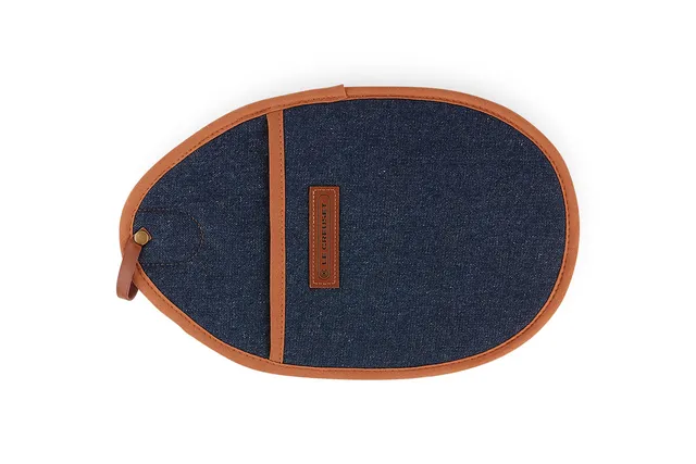 le-creuset-guanto-presina-lungo-in-100-cotone-32-cm-denim image 1