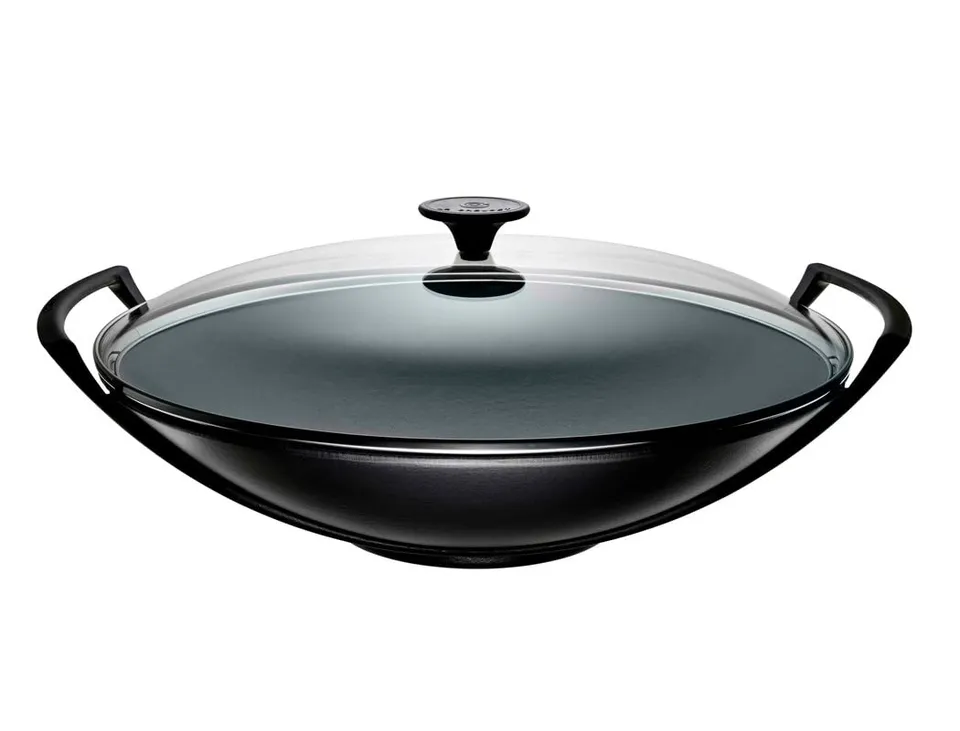 le-creuset-wok-in-ghisa-vetrificata-con-coperchio-in-vetro-36-cm-4-5-l-nero-matt image 1