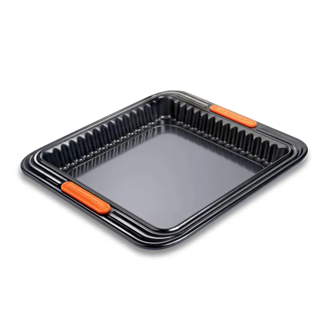 le-creuset-tortiera-quadrata-23-x-23-cm-in-acciaio-al-carbonio-antiaderente-con- image 1