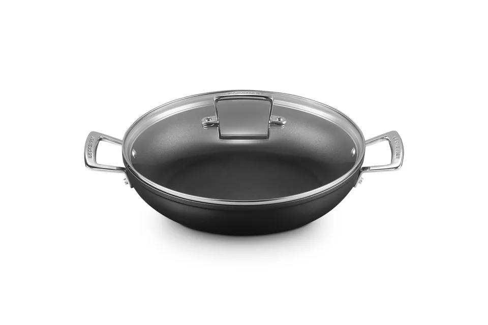 le-creuset-tegame-basso-in-alluminio-antiaderente-con-coperchio-vetro-28-cm-nero image 1