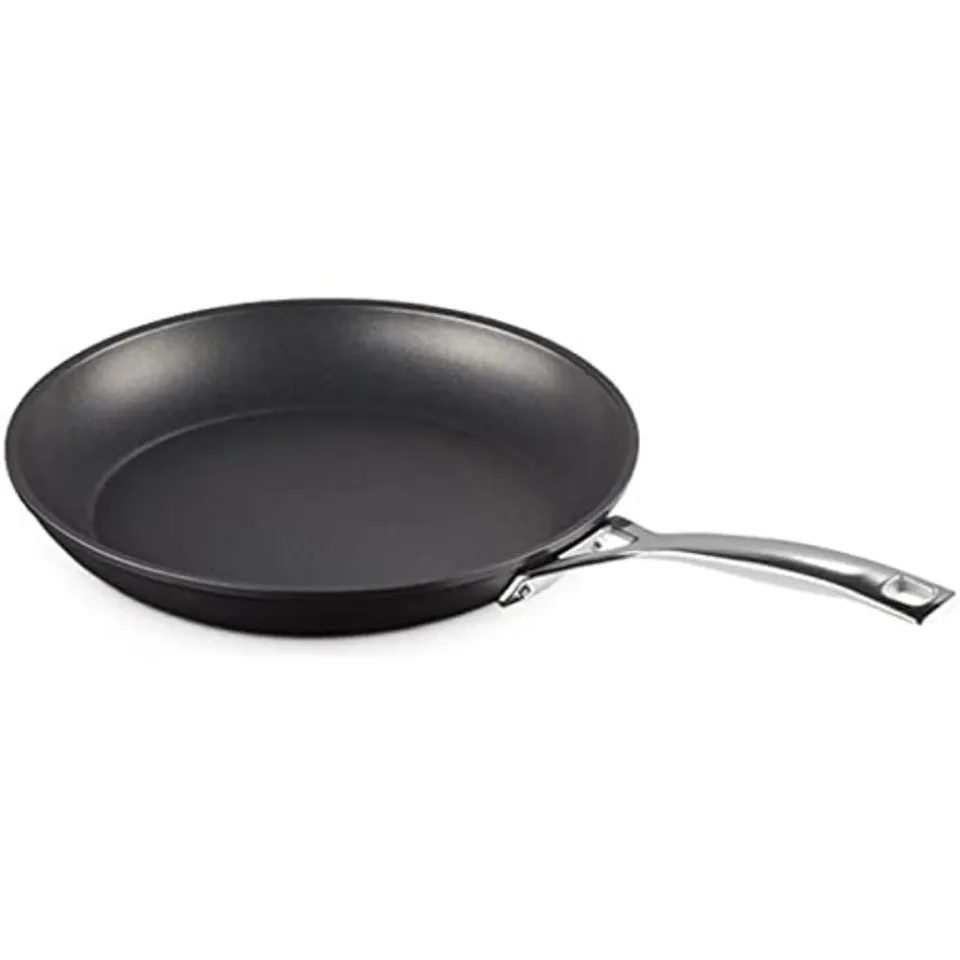 le-creuset-padella-bassa-in-alluminio-antiaderente-28-cm-rivestimento-3-strati-r image 1