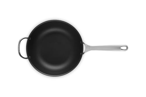 le-creuset-padella-dello-chef-24-cm-con-coperchio-in-acciaio-inox-interno-antiad image 7