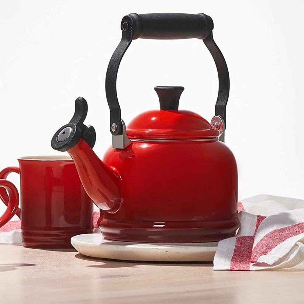 le-creuset-bollitore-demi-1-1-l-in-acciaio-smaltato-con-fischio-ciliegia image 4