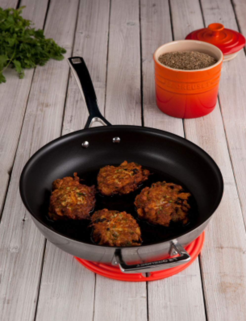 le-creuset-sottopentola-rotondo-classic-in-silicone-20-cm-arancione image 2