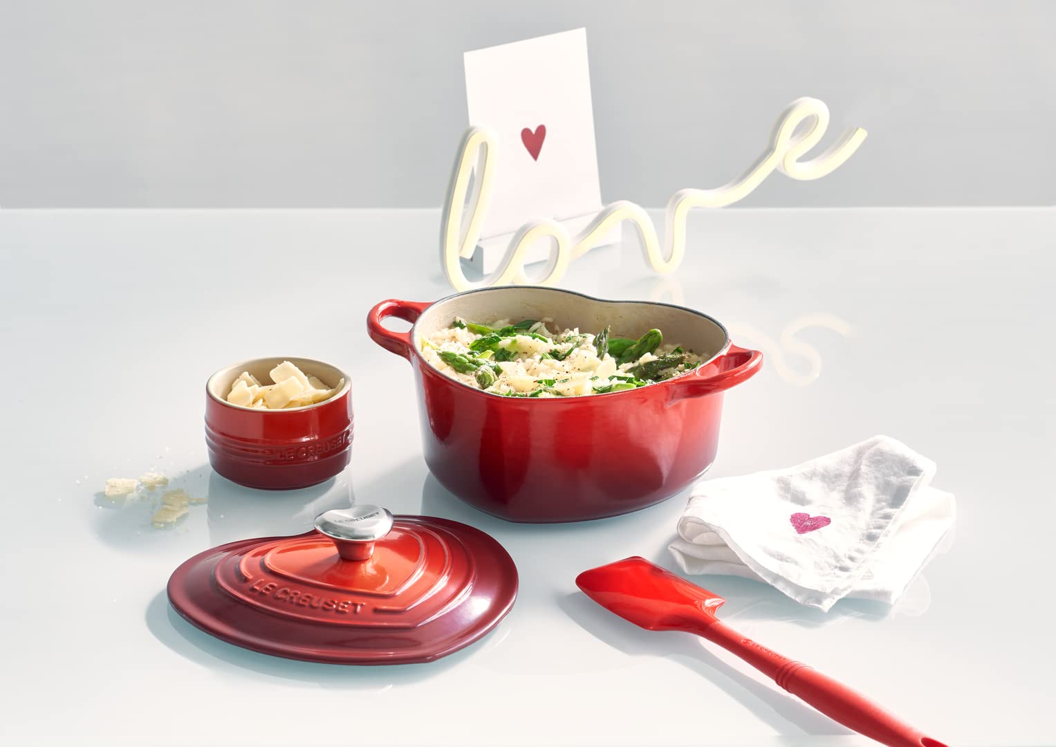 le-creuset-cocotte-a-cuore-in-ghisa-vetrificata-con-pomello-a-cuore-20-cm-1-9-l- image 6