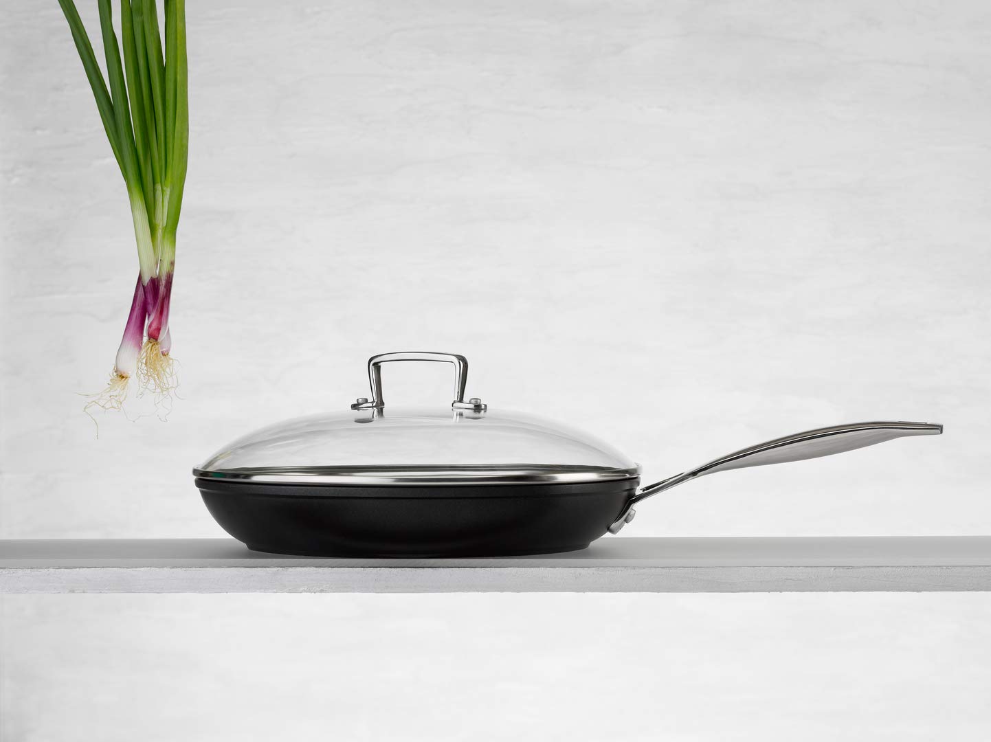 le-creuset-padella-bassa-in-alluminio-antiaderente-20-cm-nero-rivestimento-antia image 5