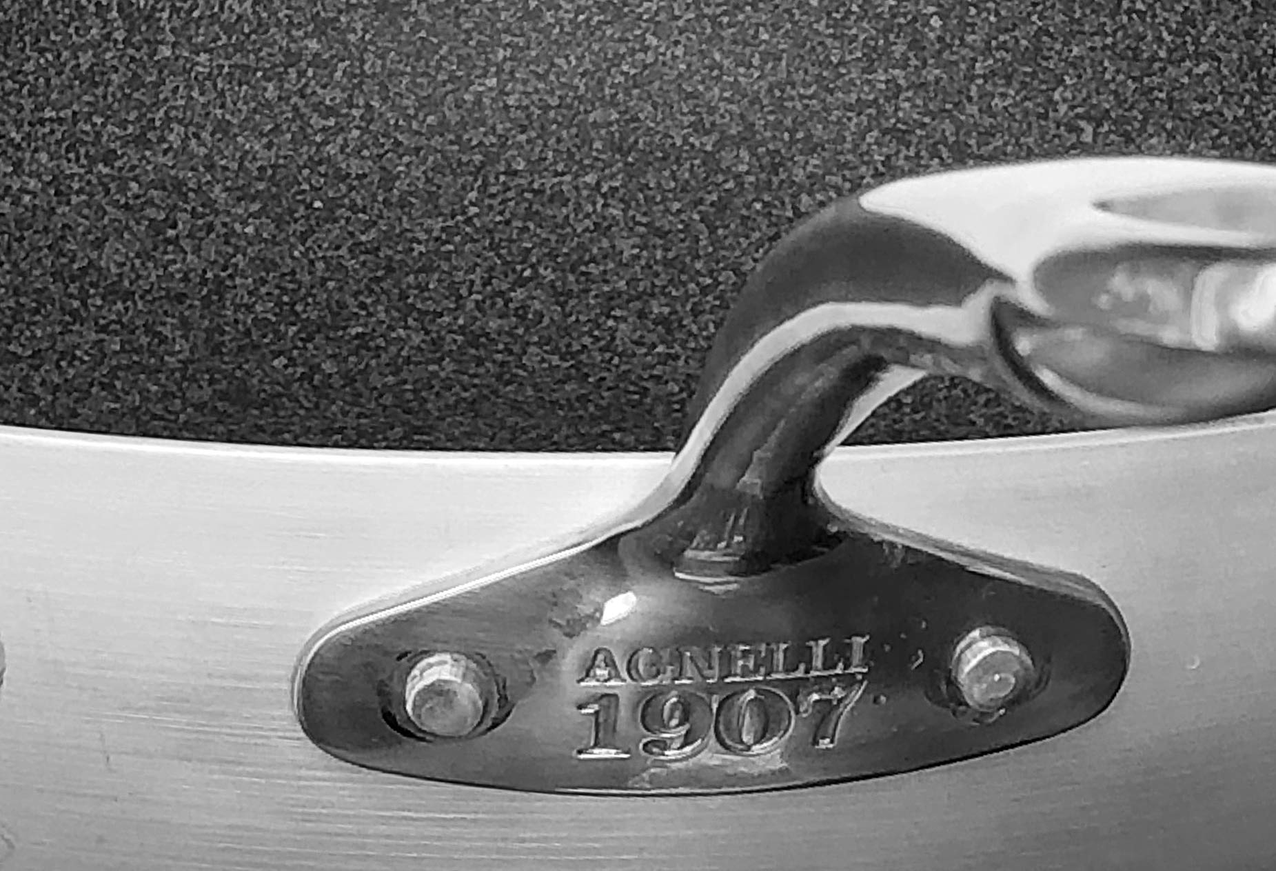 pentole-agnelli-padella-antiaderente-pelle-di-squalo-in-alluminio-32-cm-adatta-a image 2