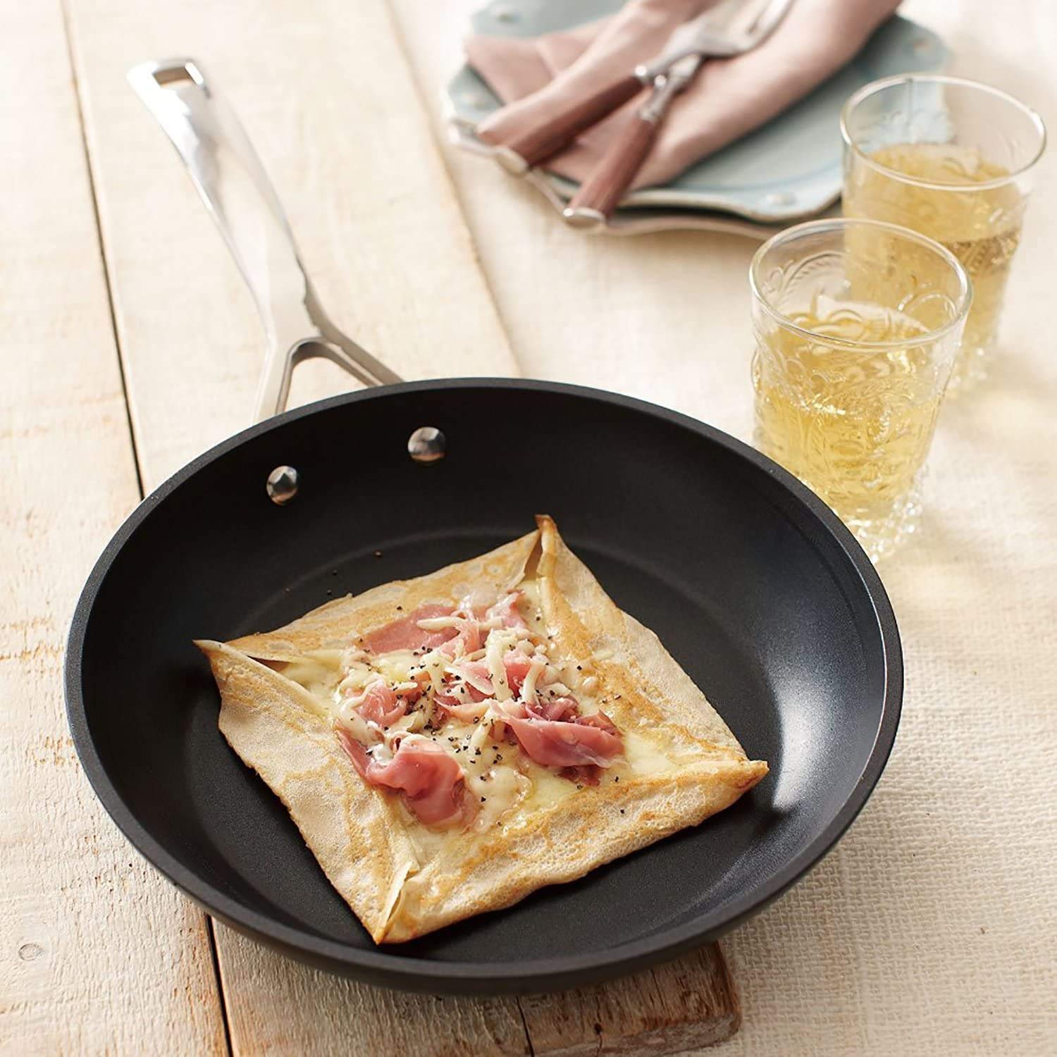 le-creuset-padella-bassa-in-alluminio-antiaderente-20-cm-nero-rivestimento-antia image 7