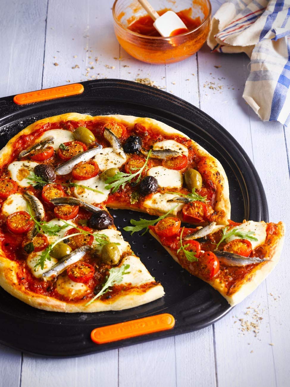 le-creuset-teglia-per-pizza-antiaderente-forata-33-cm-acciaio-al-carbonio-antrac image 2