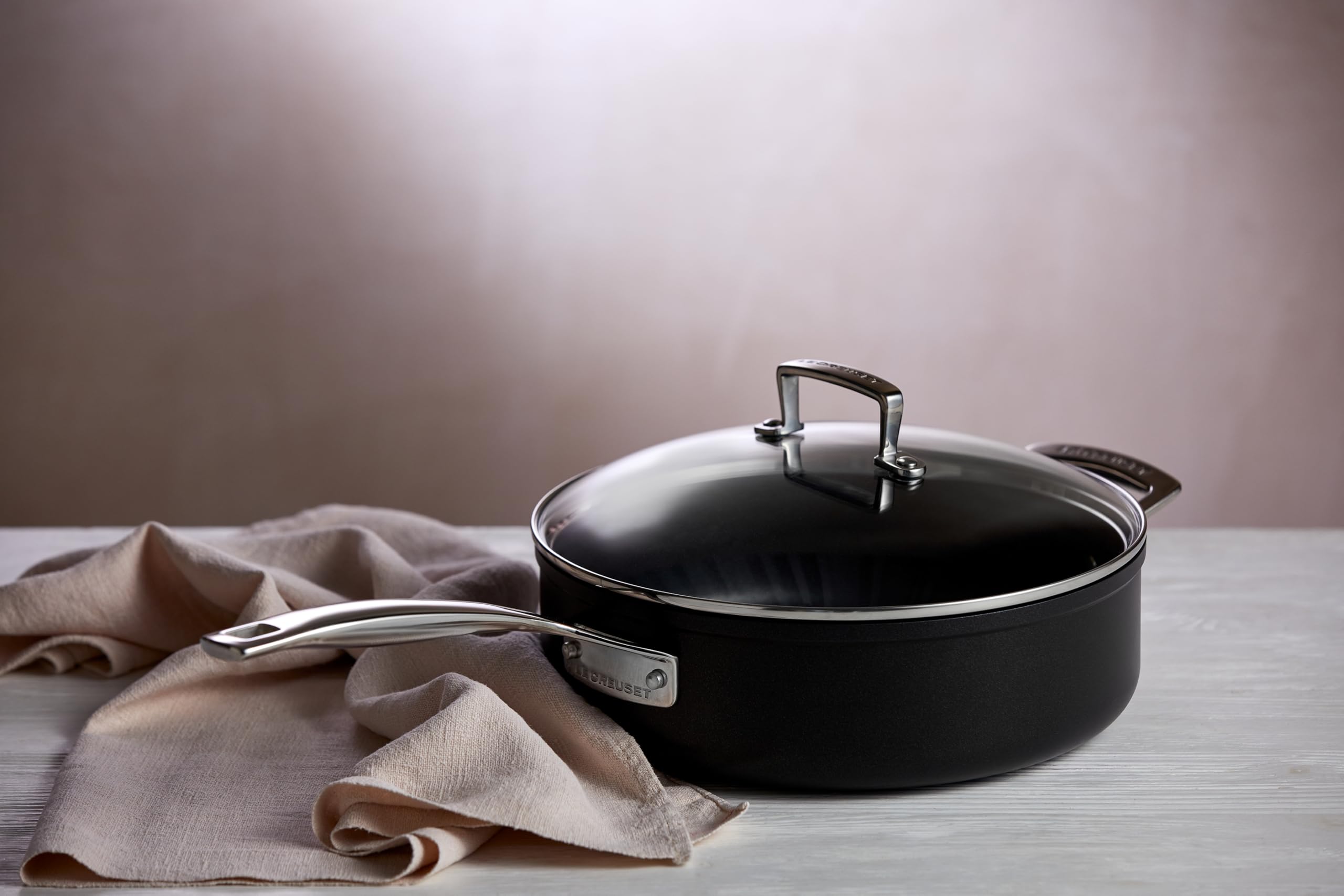 le-creuset-padella-saut-con-coperchio-in-vetro-in-alluminio-antiaderente-26-cm-n image 6