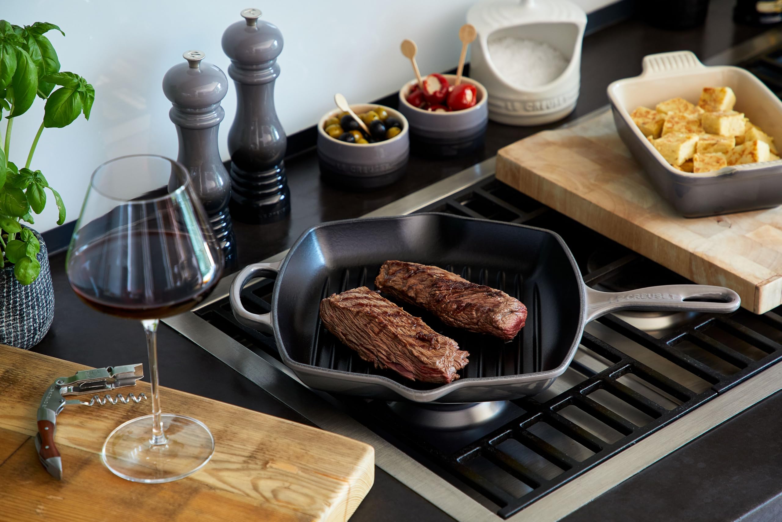 le-creuset-bistecchiera-skillet-quadrata-evolution-in-ghisa-vetrificata-26-cm-ar image 8