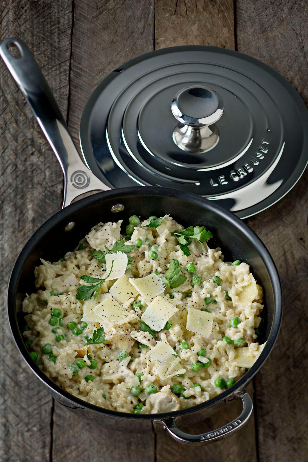 le-creuset-padella-dello-chef-24-cm-con-coperchio-in-acciaio-inox-interno-antiad image 5