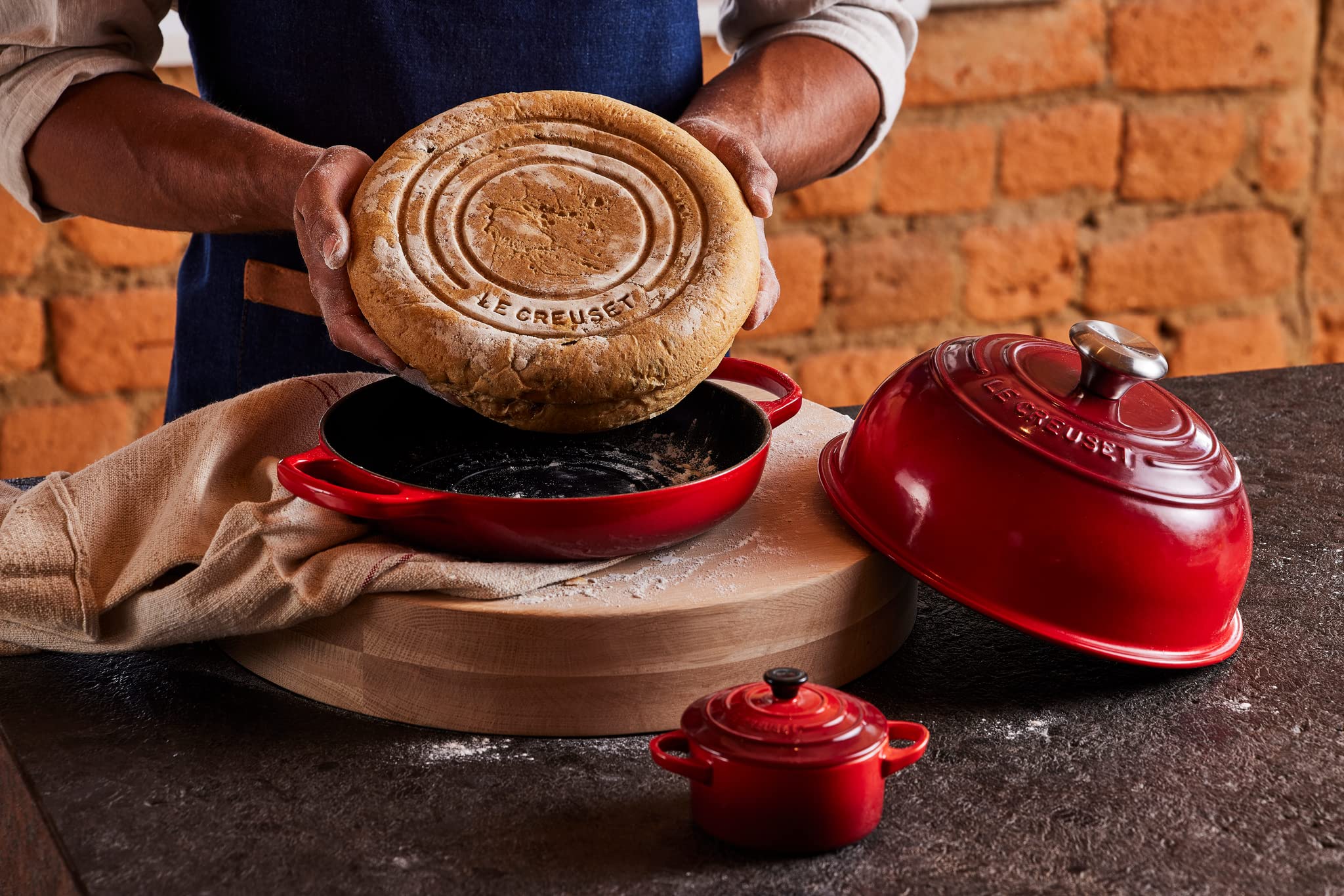 le-creuset-cocotte-per-pane-in-ghisa-vetrificata-24-cm-con-coperchio-a-cupola-ci image 6