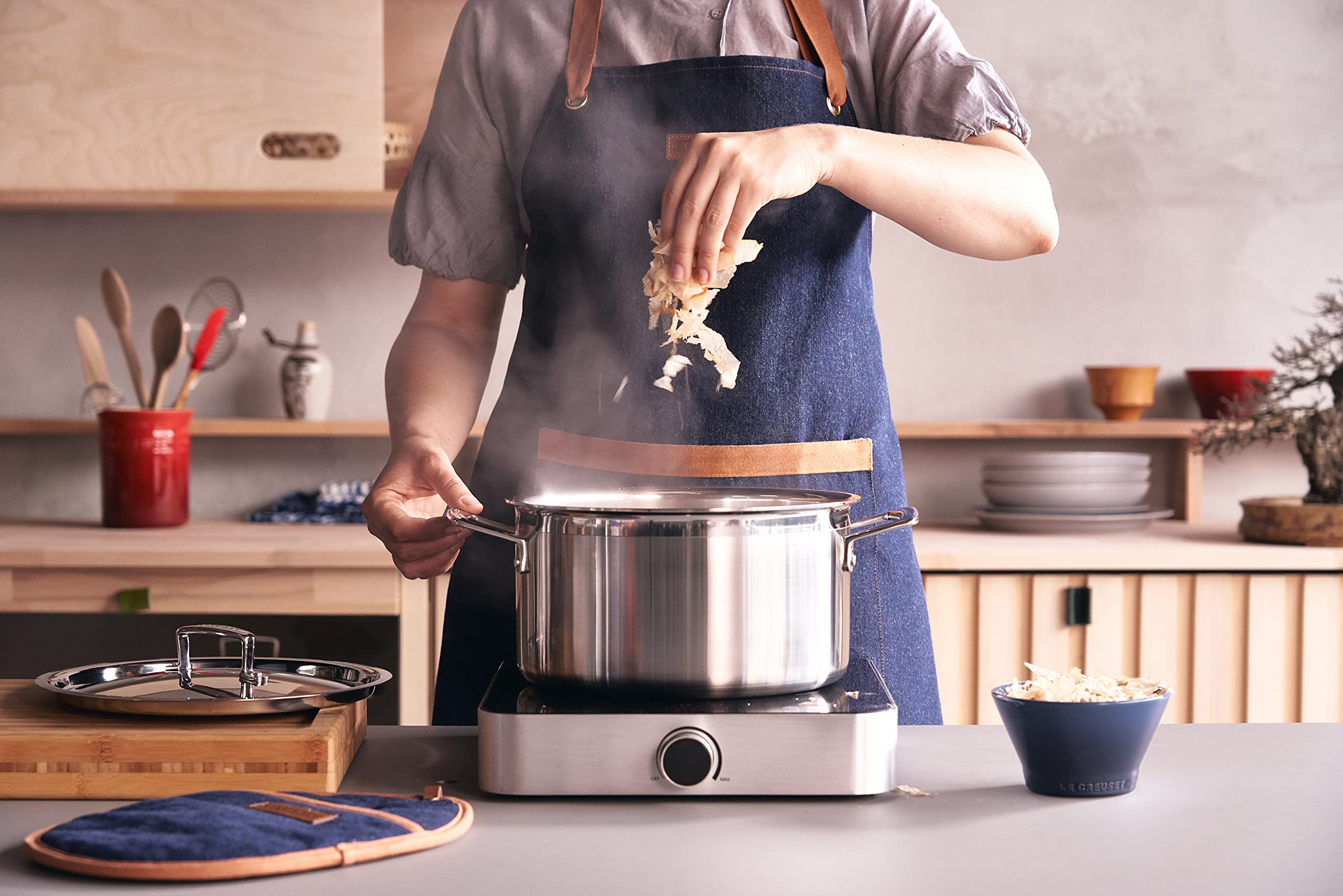 le-creuset-guanto-presina-lungo-in-100-cotone-32-cm-denim image 6